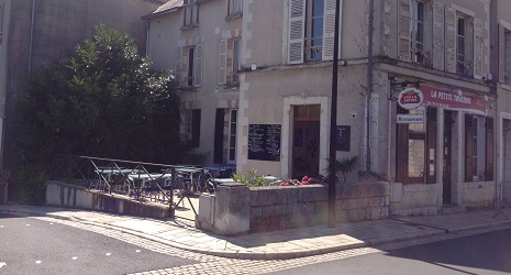 Image La Petite Taverne - Restopolitan - Offre : Entrée + Plat ou Plat + Dessert au choix à la Carte (hors Menu)